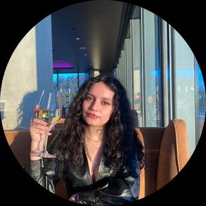 Meet your Posher, Emilia